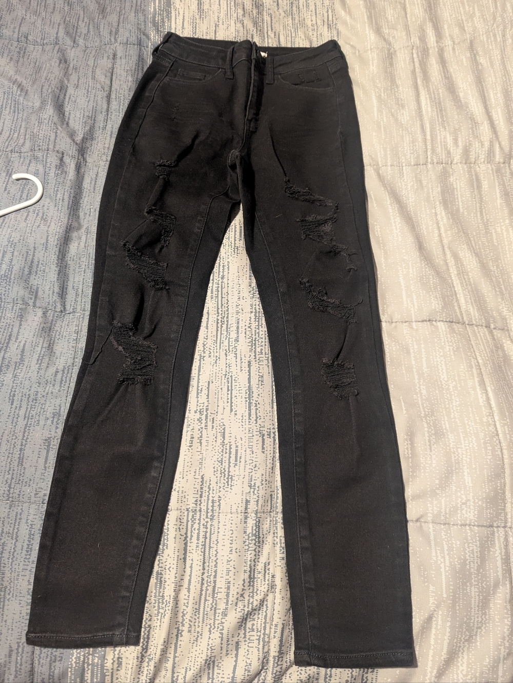 Black Distressed Women's Skinny Jeans